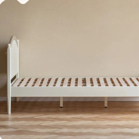 Rubber wood Cream Style Children's Bed White<