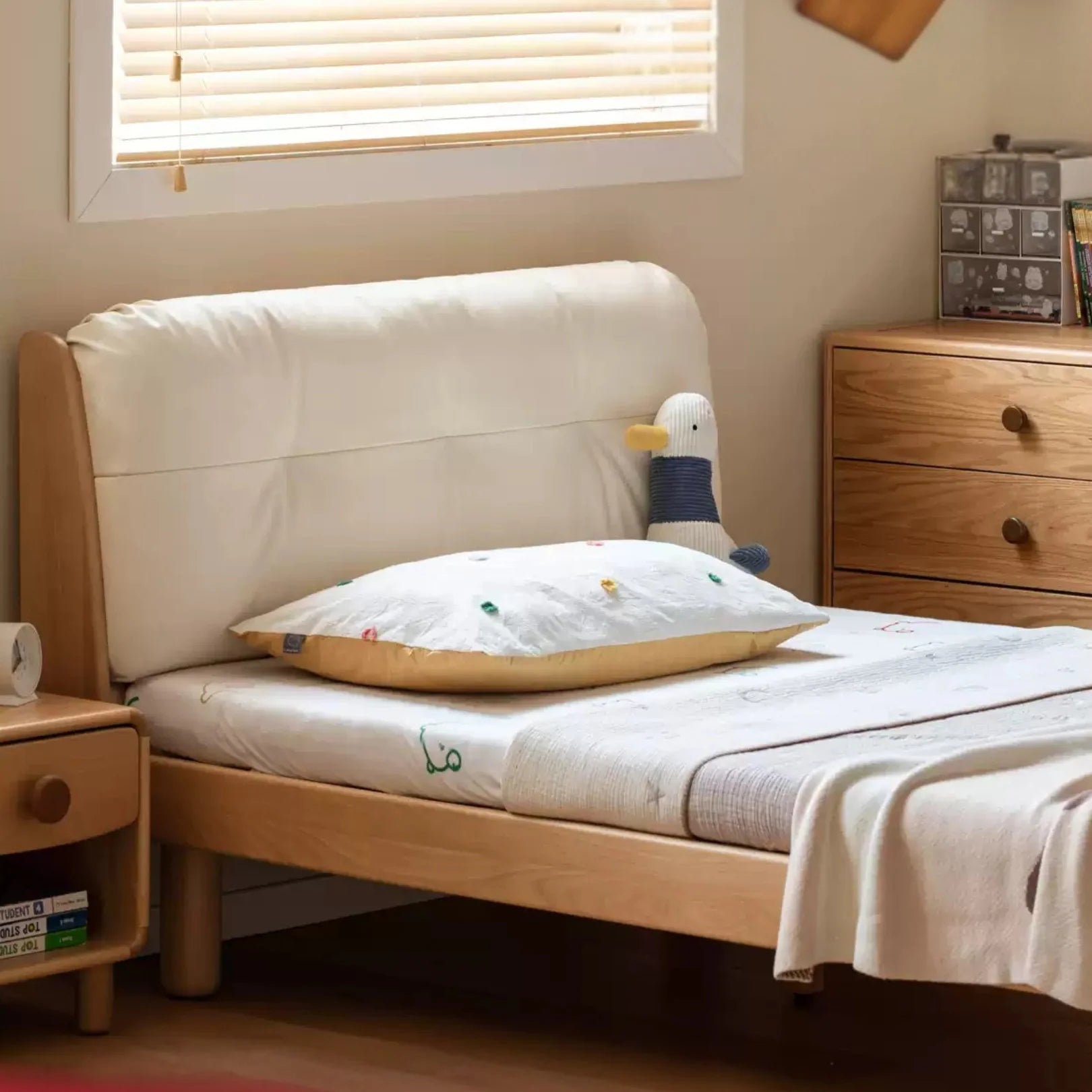 Cream style Organic Leather kid's Bed<