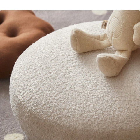 Lamb Velvet Kids Chair Off White Plush Imitation Wool Upholstered Cartoon Seat Solid Wood Frame for Playroom & Reading