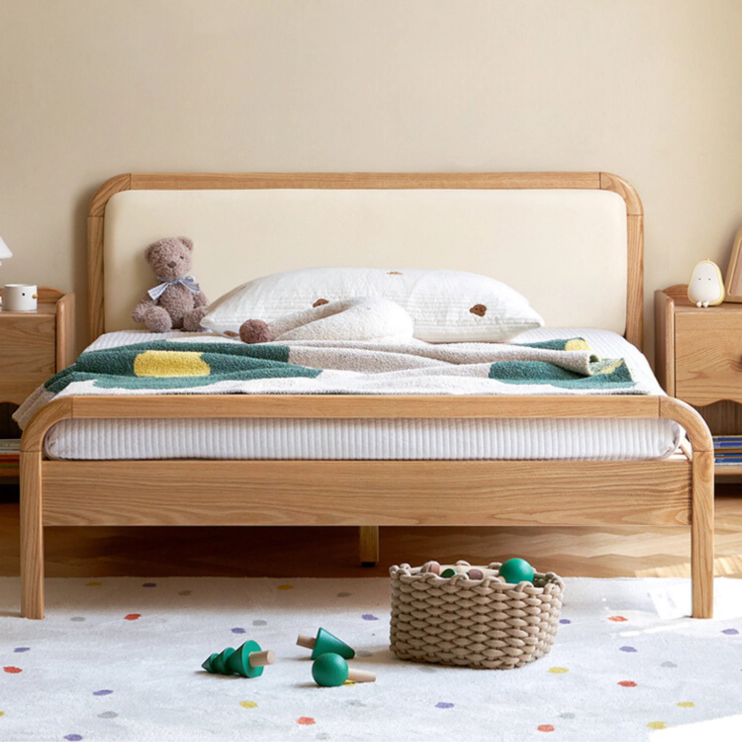 Oak solid wood children's bed with organic leather<