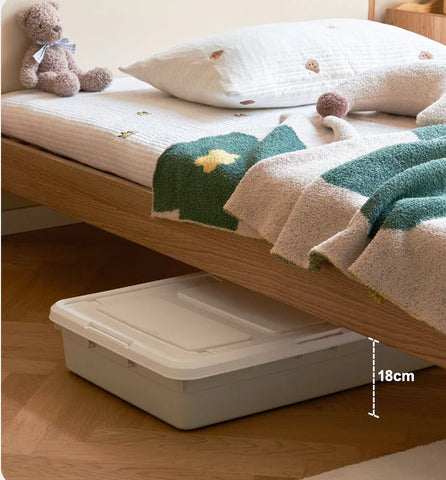 Oak solid wood children's bed with organic leather<